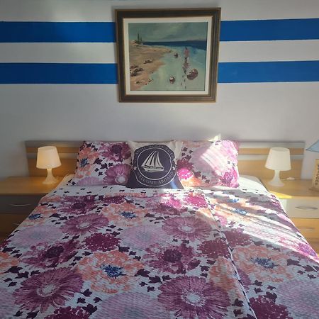 Apartmani Elena Malinska Buitenkant foto