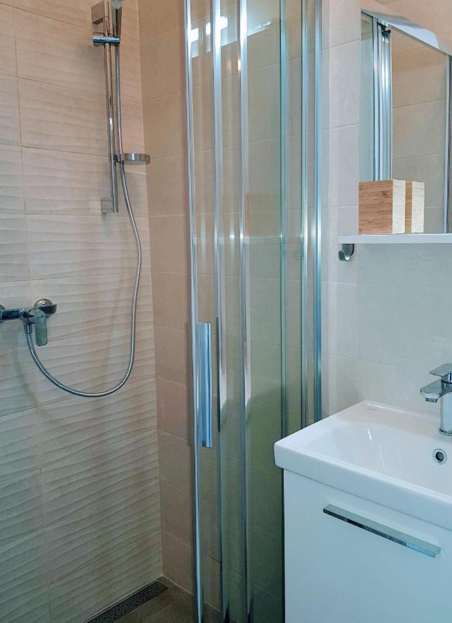 Apartmani Elena Malinska Buitenkant foto