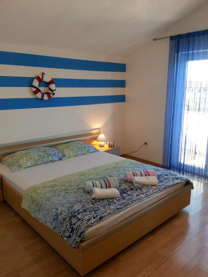 Apartmani Elena Malinska Buitenkant foto