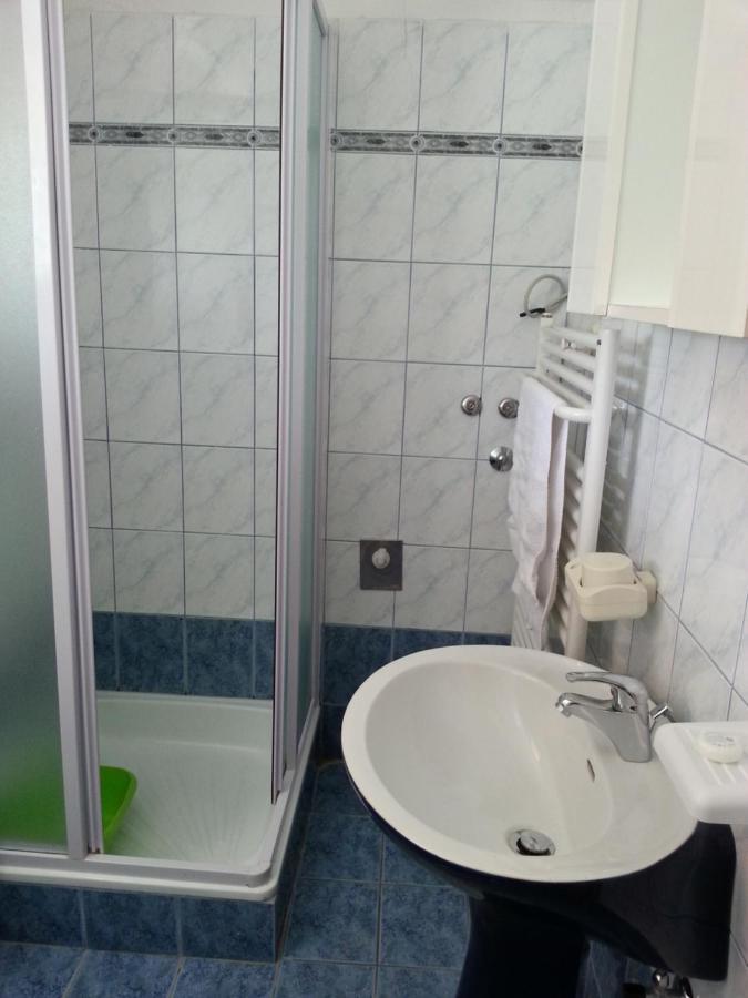 Apartmani Elena Malinska Buitenkant foto