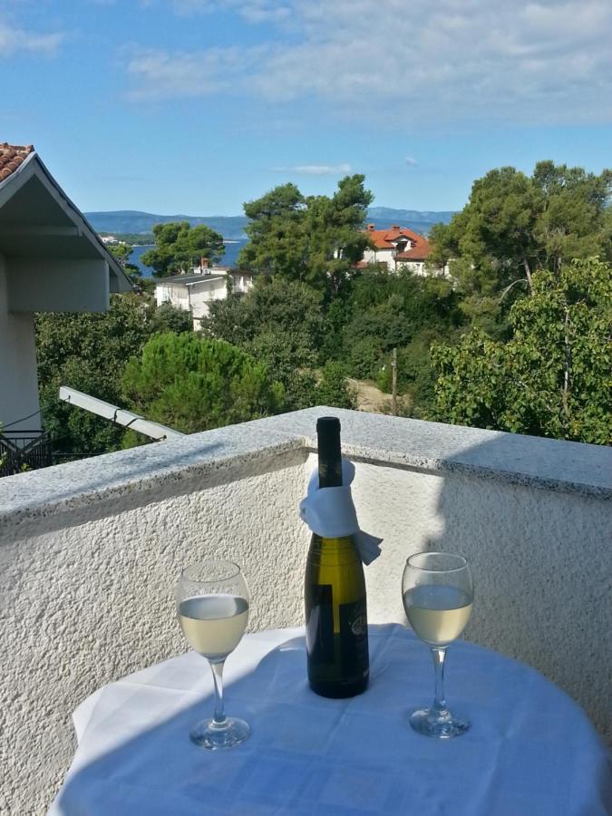 Apartmani Elena Malinska Buitenkant foto