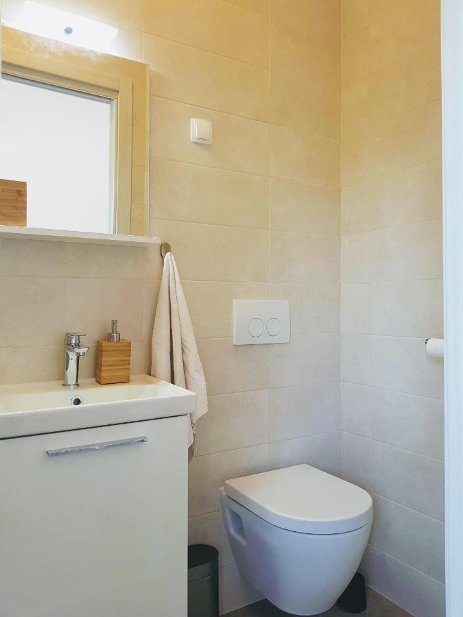 Apartmani Elena Malinska Buitenkant foto