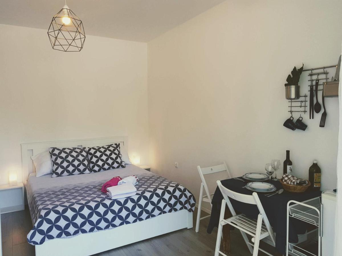 Apartmani Elena Malinska Buitenkant foto