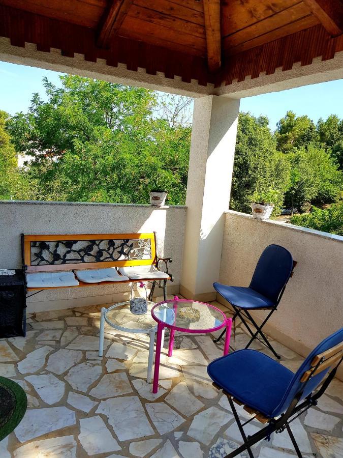 Apartmani Elena Malinska Buitenkant foto