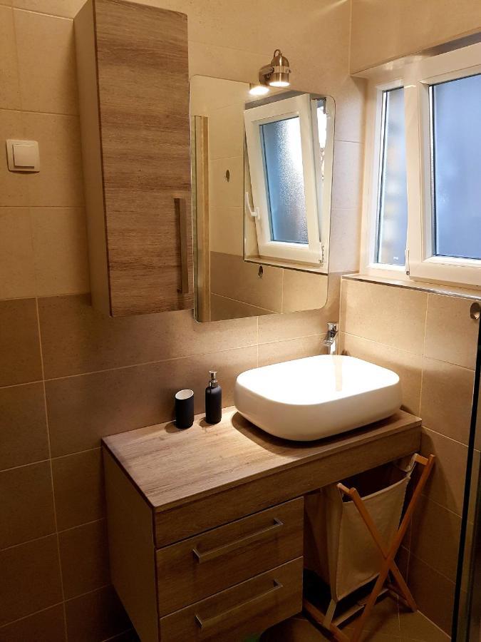 Apartmani Elena Malinska Buitenkant foto