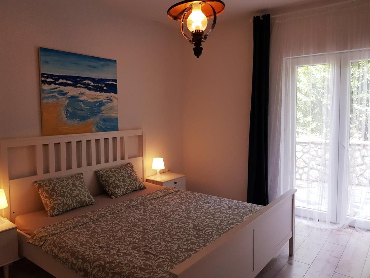 Apartmani Elena Malinska Buitenkant foto