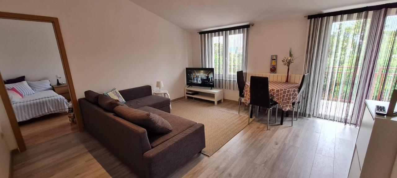 Apartmani Elena Malinska Buitenkant foto